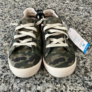 Time and Tru Scrunch Back Slip-on Sneakers